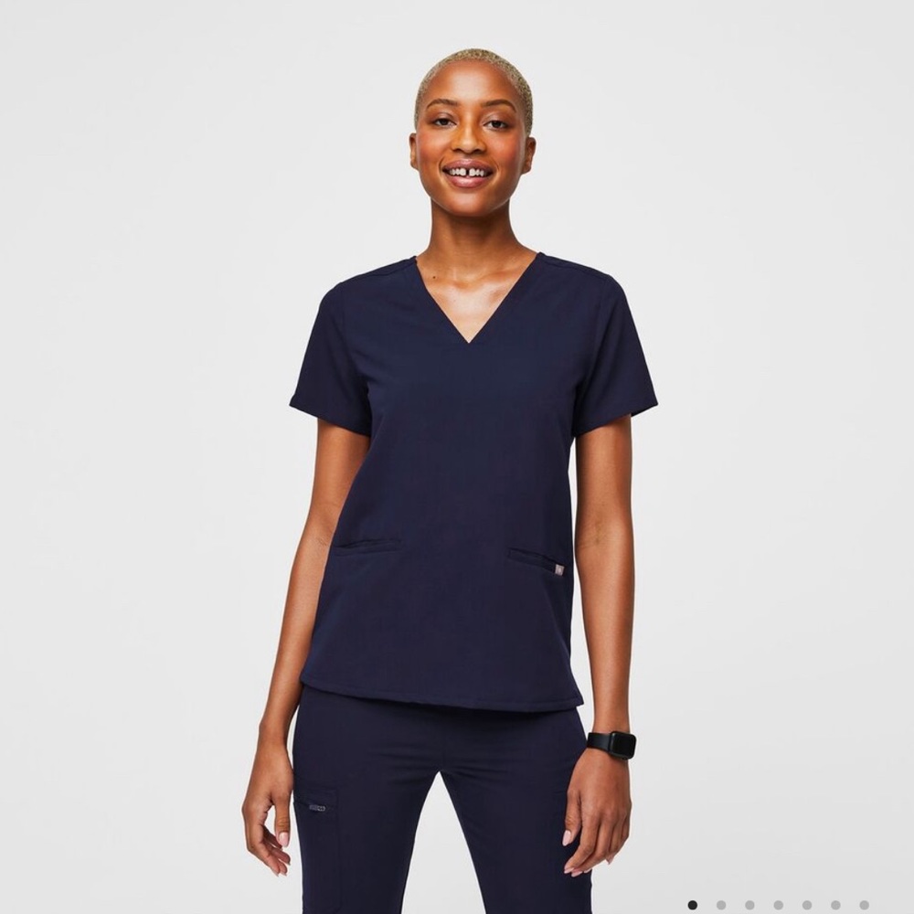 Figs Casma three pocket scrub top size small navy blue